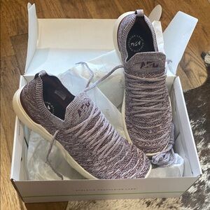 New in box APL Mens Burgundy Techloom Wave Athletic Shoes